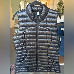 Lululemon Pack It Down Vest *Shine
Black Size 10